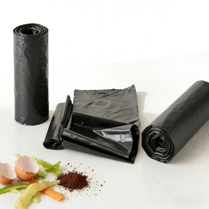 Flat-bottomed black trash bags